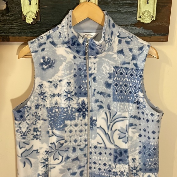 2/$30 Northern Traditions Blue and White Nature Fleece Vest - Picture 3 of 15